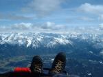 Paragliding Fluggebiet Europa » Deutschland » Bayern,Wank,Ach mal schaun, was zuhause so los ist. Zwischen meinen Füßen Mittenwald und dahinter das noch gut verschneite Karwendel. (aufgen. am 21.04.08)