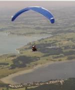 Paragliding Fluggebiet Europa » Deutschland » Bayern,Tegelberg,Nach ein paar mutigen Schritten kann der Passagier die Welt aus der Vogelperspektive genießen