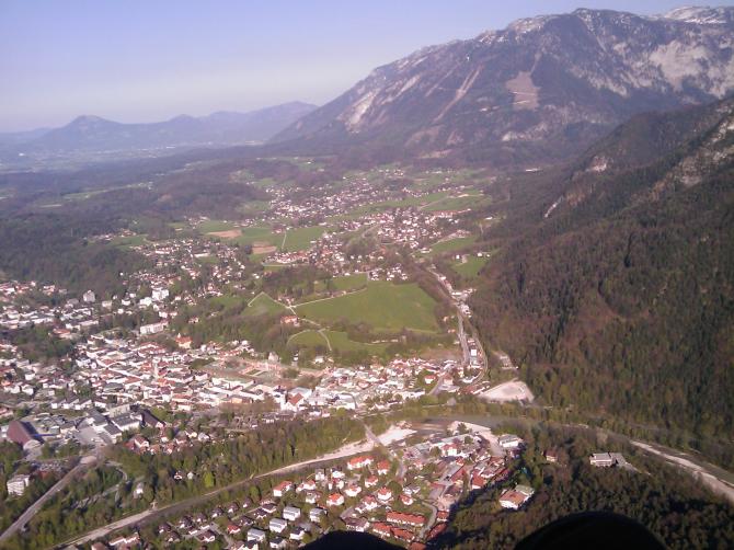 Zielanflug Bad Reichenhall und rechts dahinter der Ausgangspunkt: Untersberg