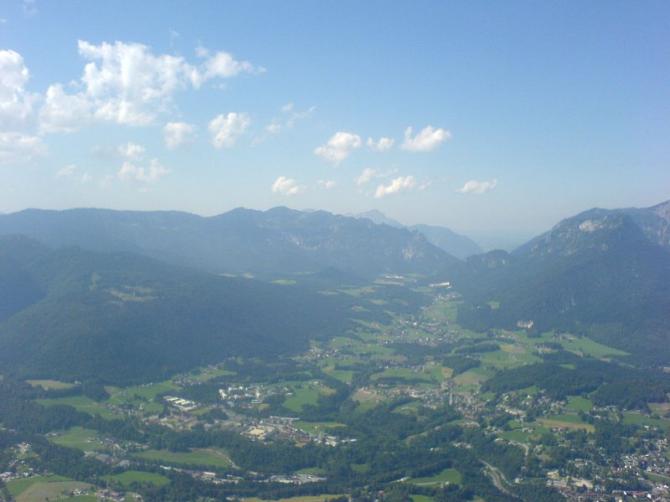 Blick auf das Lattengebirge im Hintergrund. Ganz hinten schaut der Hochstaufen noch heraus ;-)

06.08.07