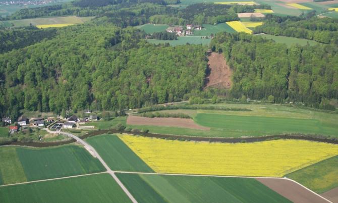 25 Aril 2007; 11.30 Uhr . Blick nach Westen auf den Startplatz.