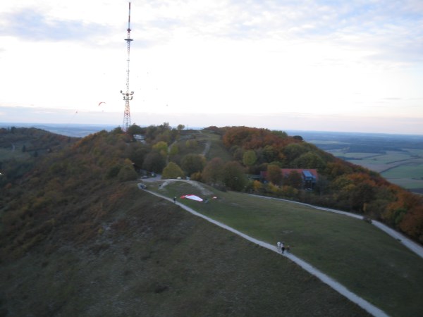 Blick auf den Südstartplatz aus der Luft. Bitte immer auf die Fußgänger achten. Am Wochenende reger Fußgängerverkehr!!!! Achtung es kann zu Glotzerstau´s kommen ;-)
