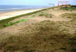 Paragliding Fluggebiet Europa Niederlande ,Langevelderslag,Startplatz Langenvelderslag-Düne mit eingezeichnetem Zaun und Flatterband.
Zum Vergrößern auf das Bild klicken!