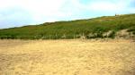 Paragliding Fluggebiet Europa » Niederlande,Langevelderslag,Landeplatz Langenvelderslag-Strand. Im Hintergrund ist auf der Dünenkrone der Starplatz erkennbar.
Achtung: Am Ende des Strandes ist ein Stacheldrahtzaun! 
Zum Vergrößern auf das Bild klicken!