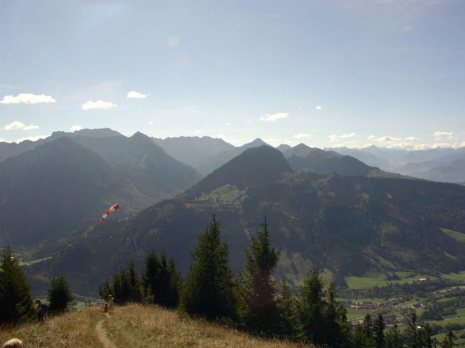 Startpatz Hirschberg mit Blick Richtung Süden auf den Alpenhauptkamm und das Imberger Horn