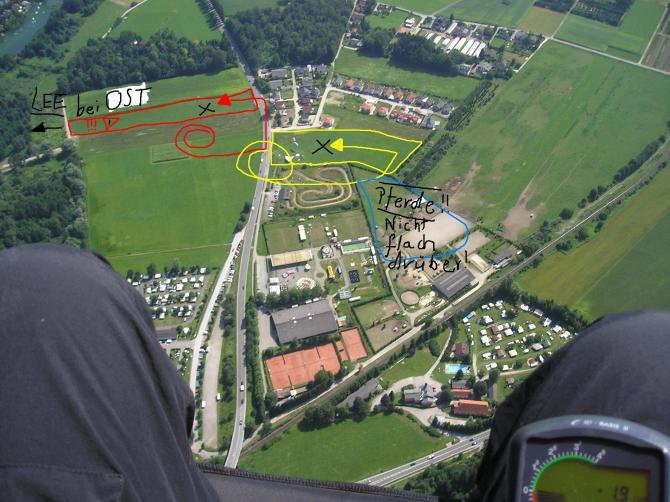 Landeplätze am Ossiacher See.
Rot Schule und Gelb Club (gebührenfrei).Pferdekoppel (blau) beachten und nicht rumfliegen.
Wenn du am Start stehst und im Tal WESTWIND angesagt ist wird die Landung oftmals schwierig.Bei Westwind überlegen , ob du noch startest, da du vielleicht nicht vom See wegkommst.