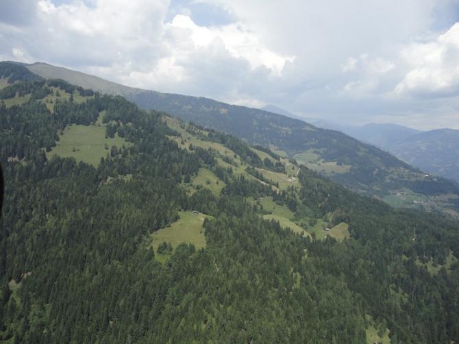Blick zurück auf Metzelsdorfer Berg und dahinter Millstätter Alpe