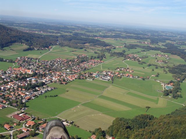 Alter Landeplatz (bei Schuhspitze), September 2007; neuer Landeplatz 2 Felder weiter nördlich, rechts im Bild vor Freibad