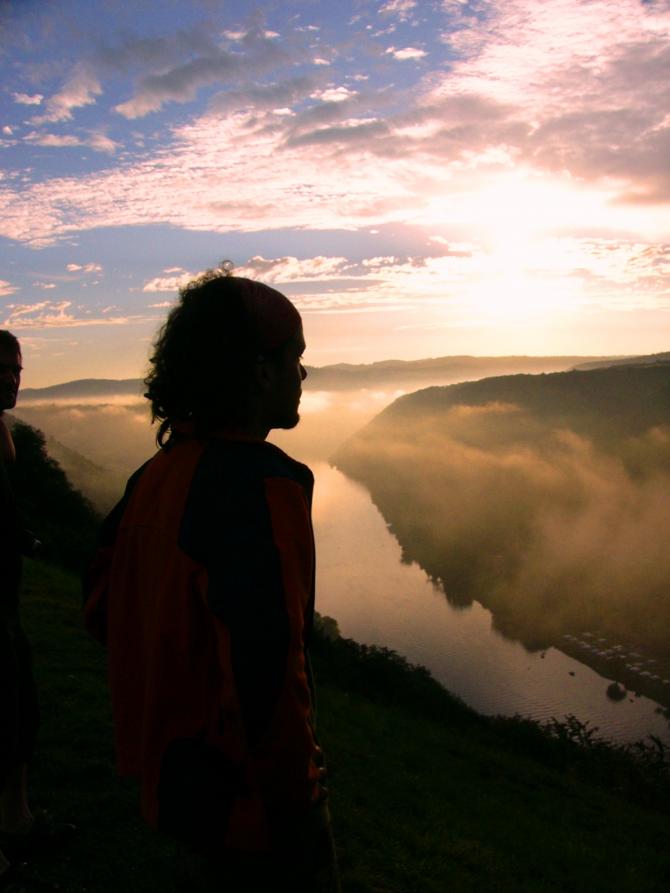 Das warten auf den Tag und die ersten Sonnenstrahlen am Startplatz.
Was wird der Tag bringen?
Foto by: freiflieger.eu