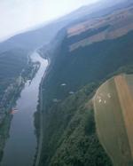 Paragliding Fluggebiet ,,An einem guten Thermik-Tag hat Rony Herchen dieses tolle Foto vom
Gelände Lasserg/Mosel geschossen.