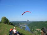 Paragliding Fluggebiet Europa » Deutschland » Rheinland-Pfalz,Lasserg,Blick vom Startplatz. Bis an die Kante gehen und los gehts. Bei ca 140° ist schon fast ein Steigen garantiert.