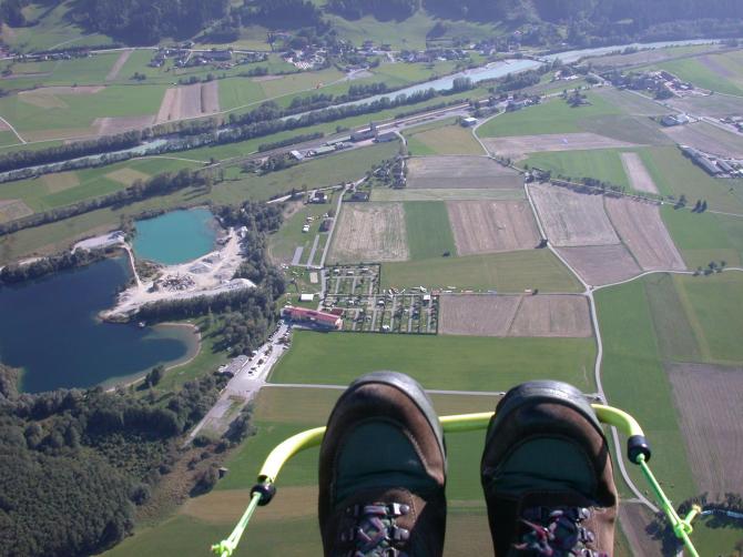 alles drauf, von rechts nach links: Landeplatz, Campingplatz, Schlafplatz, Parkplatz, Badeplatz