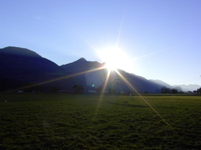 Hängegleiter im Landeanflug