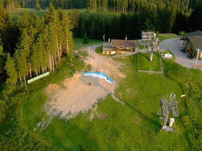 Der Nordoststartplatz ist etwas flacher also muss man bei wenig Wind ein bisserl mehr laufen.