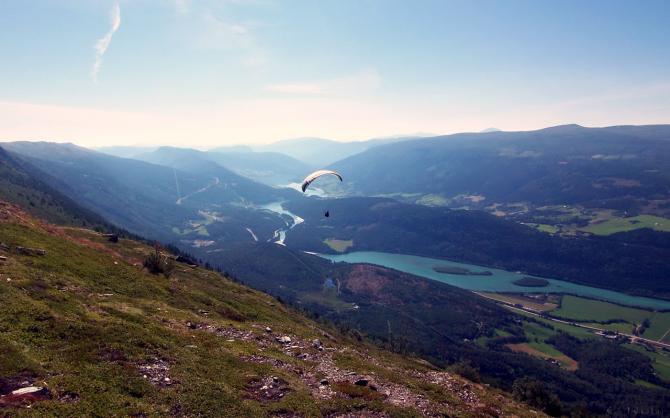 Vaga 27.07.2008
vom Startplatz aus
unten rechts vorm Fluß der Landeplatz