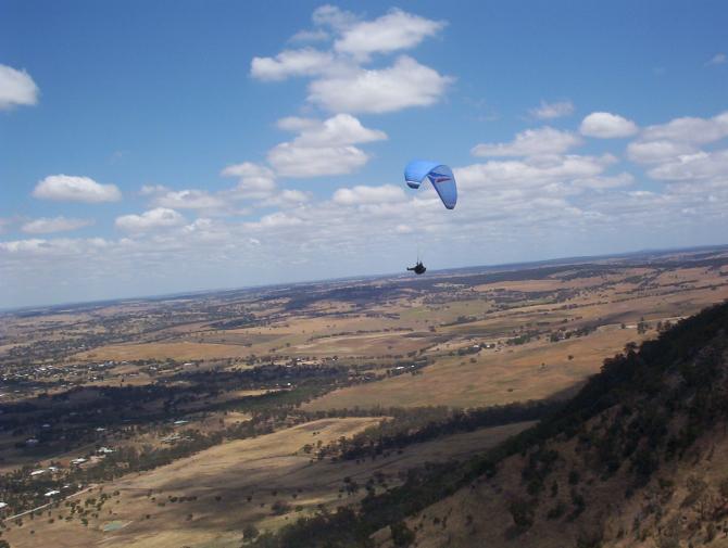 Rod Merigan flying at Mt Bakewell 11/11/05