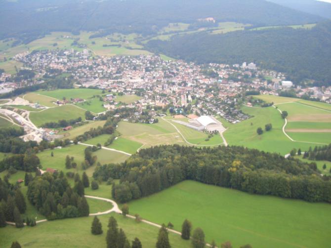Blick auf (einen) Landeplatz bei Moutier