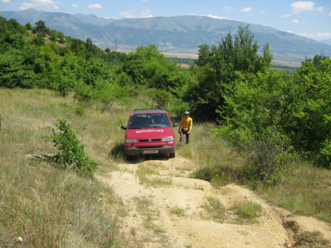 die Auffahrt ist auch ohne Allrad möglich, wenn dir das Auto nicht leid tut