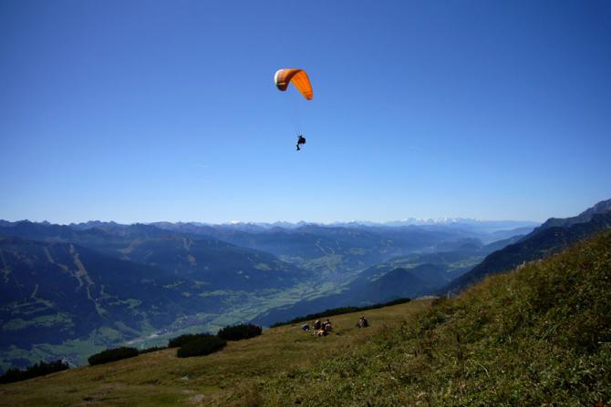Mr. H. spricht zum Südstartplatz hinunter - 9. September 2006