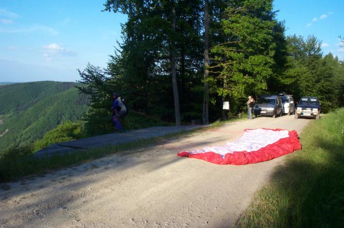 Abendflug von Gerd, einem der "Mitausbauer" der Rampe. Gründungsmitglied der Gleitschirmflieger-Saar-Pfalz e.V.