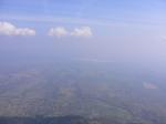 Paragliding Fluggebiet Europa » Polen,Skrzyczne,In der Thermik über Skrzyczne. Der Blick nach Osten. Unten das Dorf Lipowa, weiter der Stausee Jezioro Zywieckie.