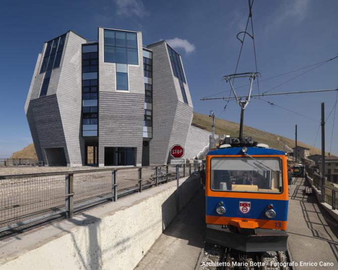 Das neueröffnete Gipfelrestaurant; Architekt: Mario Botta
©www.montegeneroso.ch