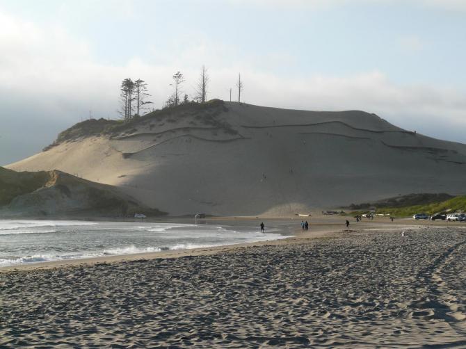 Blick auf die Düne von Süden. Auch nicht fliegende Familienangehörige gaben eine Menge Spaß.