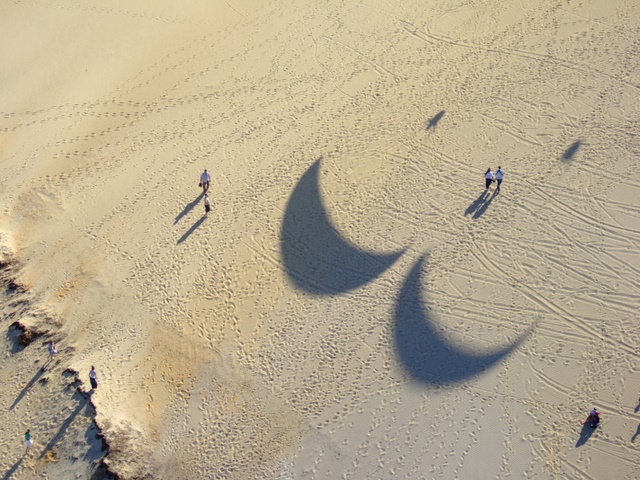 The sand blow at rainbow beach seems to be considered to be well worth a visit for non-flying visitors as well ...