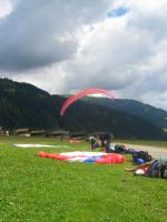 Paragliding Fluggebiet Europa » Österreich » Osttirol,Golzentipp,Landebetrieb. Der Landeplatz ist links neben den Strasse.
