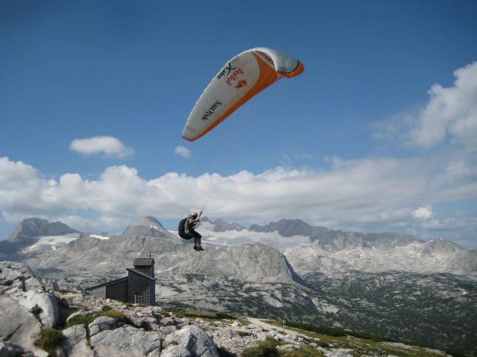 Bernhard am Gipfel, Hintergrund Dachstein
