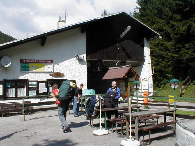 Talstation des Sesselliftes, nettes Personal, Landeplatzgebühr wird mit Liftkarte bezahlt