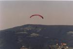 Paragliding Fluggebiet ,,Nach dem Start. Vorne ein andere Flugberg: Rownica (884).