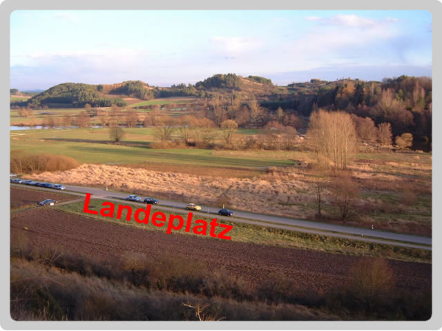 Landeplatz Kallmünz

- Landewiese ist der schmale grüne Streifen direkt an der Straße grenzend
- Straßenverkehr berücksichtigen