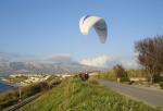 Paragliding Fluggebiet Europa » Italien » Sizilien,Trappeto Cimitero,Fluglehrer Gianfranco Bonni startet beim Cimitero, Foto P.Rummel