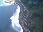 Paragliding Fluggebiet Europa Portugal Madeira,Fanal,Der Landeplatz von Seixal, mehrere hundert Meter Kiesstrand mit einer viel angenehmeren kleinen Sandfläche direkt vor der neuen Strandbar neben der Straße, ideal für den Pick-Up