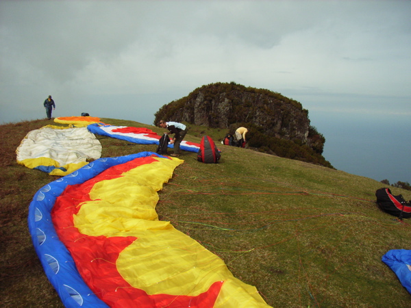 höher gehts nicht, 1200m über dem Meer und ein Startplatz wie er schöner und weicher nicht sein könnte, zu schade um nur zu Starten