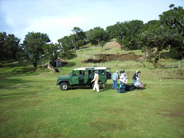 hier ist Schluss mit lustig, ab dem Forsthaus beginnt die anstregendste Wanderung zum Startplatz auf Madeira, unendliche 5 Minuten stehen bevor ;-)