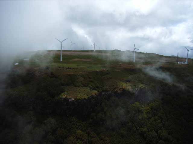 Madeiras höchster Startplatz im Flypark, die Windrichtung kann gut an den Windräder abgelesen werden ;-), Rückenwindtoplandungen sind somit eher etwas für Suizidgefährdete