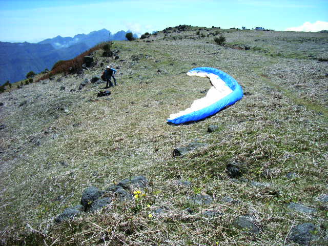 Startplatz auf 1600müNN Richtung Nord, im Hintergrund die höchsten Gipfel Madeiras auf der Ostseite der Insel