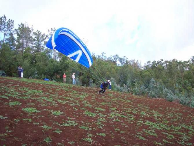 mittlerweile komplett grün, über 4000m² groß aber bei Klippenthermik mit Vorsicht zu genießen!
