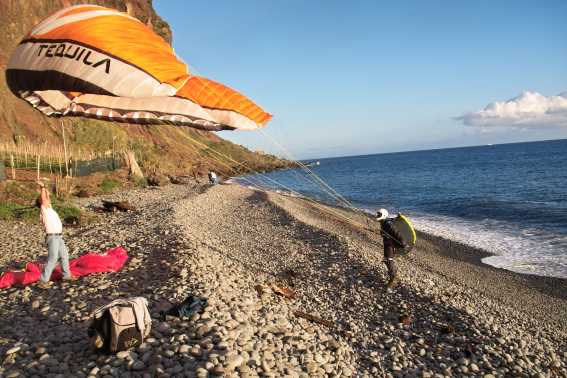 stufiger Kiesstrand der in Längsrichtung einfach zu landen ist