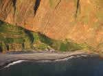 Paragliding Fluggebiet Europa » Portugal » Madeira,Cabo Girao,am Fusse der höchsten Klippe Europas, der Kiesstrand neben den Tomatenplantagen