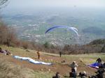 Paragliding Fluggebiet Europa » Italien » Venetien,Bassano - Monte Grappa,Am Startplatz in Bassano ist man nur selten allein.