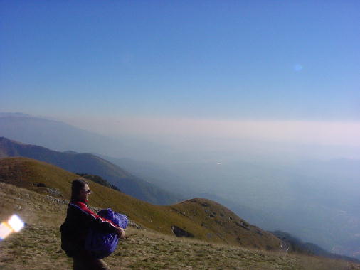 PANETTONE SP 1550 müM

daneben 200m höher das 
Gedenk-Monument an
Opfer des 1. Weltkriegs

Bild: