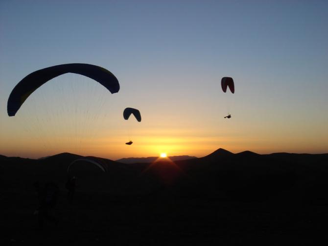 beim soaren am abend des 28.10.2006. rechts die extreme sichel des neuen fr3 proto.