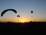 Paragliding Fluggebiet Europa » Italien » Umbrien,Castelluccio,beim soaren am abend des 28.10.2006. rechts die extreme sichel des neuen fr3 proto.