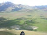 Paragliding Fluggebiet Europa » Italien » Umbrien,Castelluccio,Das ist noch ein Landeplatz!!
Und im Hintergrund tolle Hügel zum spielen und soaren.