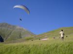 Paragliding Fluggebiet Europa » Italien » Umbrien,Castelluccio,Am Übungshügel Rotonda
Meist hat es guten Wind aus Süd-West, dann ist der Hügel am Besten.
Bild: "dettes" Detlef Hornig
