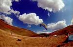 Paragliding Fluggebiet Europa » Italien » Umbrien,Castelluccio,soaring am ü - hang bis...der wind abstellt! im august 2004