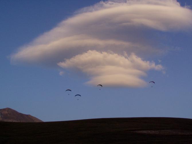 Lentis über Forca di Presta

Die Grand Piano Hochebene überraschend geschützt ?

Bild: Okt. 2004 / 17:23